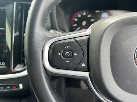 Volvo V60 2.0 D3 Momentum Estate 5dr Diesel Manual Euro 6 (s/s) (150 ps) 20