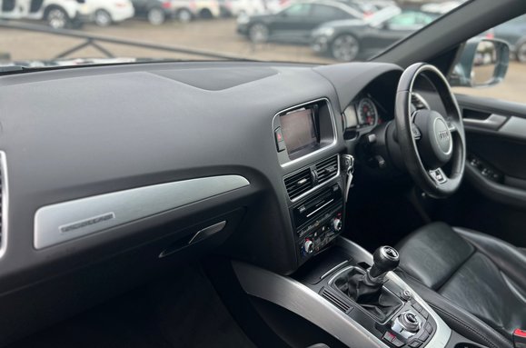 Audi Q5 2.0 TDI QUATTRO S LINE PLUS 32