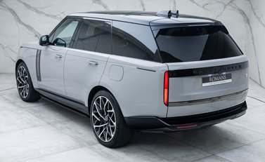 Land Rover Range Rover P510e SV 12
