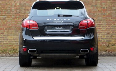 Porsche Cayenne S Hybrid 11