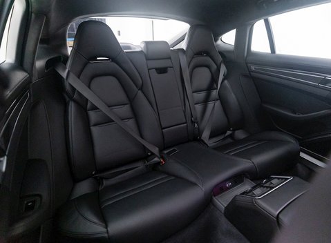 Porsche Panamera Turbo 12