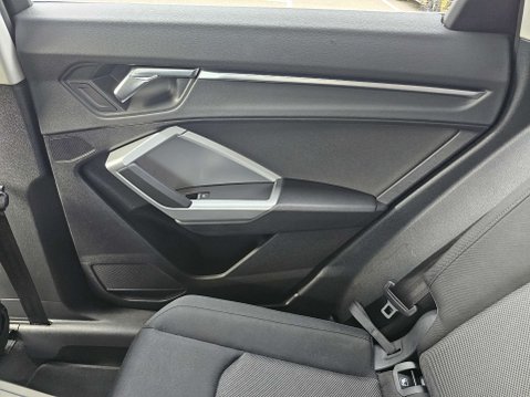 Audi Q3 1.5 Q3 Sport 35 TFSI Semi-Auto 5dr 44