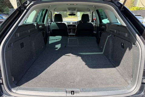 Skoda Superb SE TECHNOLOGY IV DSG - 11 SERVICES AT SKODA -HYBRID AUTOMATIC ESTATE 57