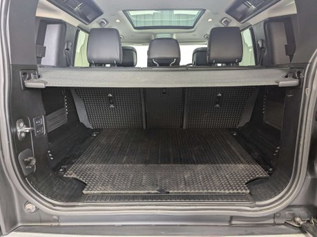 Land Rover Defender 2.0 Defender SE Auto 4WD 5dr 3