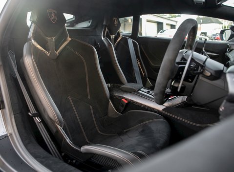 Lamborghini Huracan LP640-4 Performante 12
