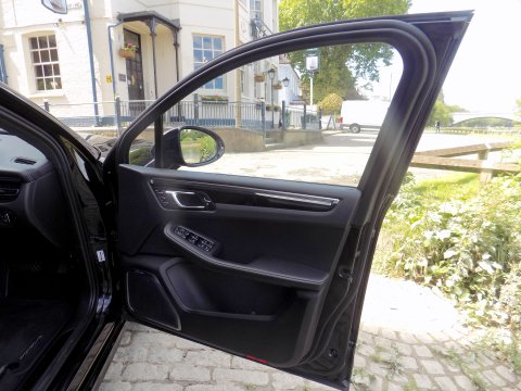 Porsche Macan 2.0T PDK 4WD SUV 56