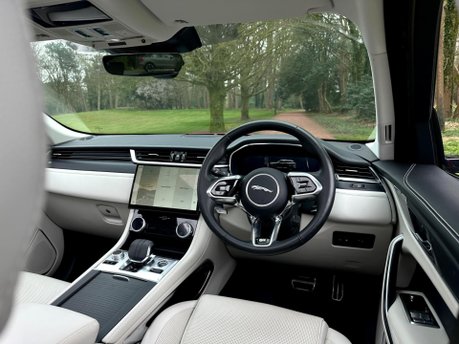 Jaguar F-Pace R-DYNAMIC BLACK 85