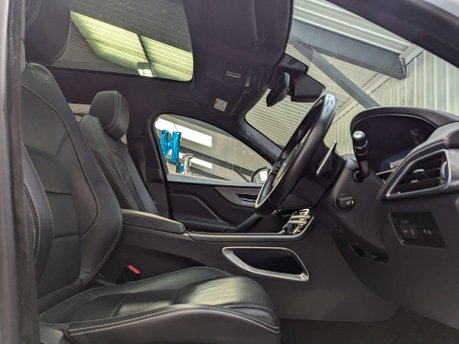 Jaguar F-Pace 2.0 F-Pace Chequered Flag AWD D Auto 4WD 5dr 47
