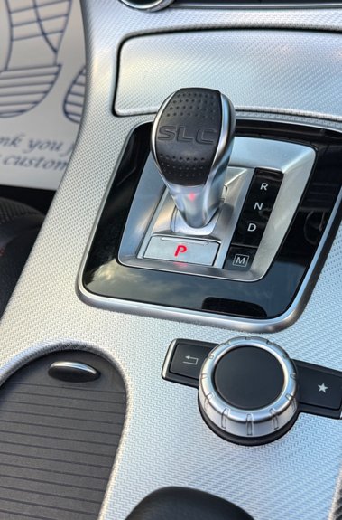 Mercedes-Benz SLC SLC 200 AMG LINE - AIRSCARF -9 MERCEDES SERVICES -HEATED SEATS -PAN ROOF 