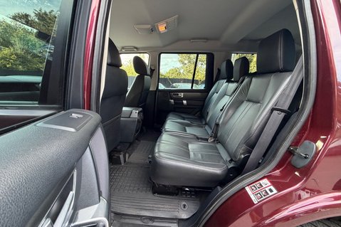 Land Rover Discovery SDV6 SE TECH - 11 SERVICES RECORDED INC CAMBELT CHANGE 24
