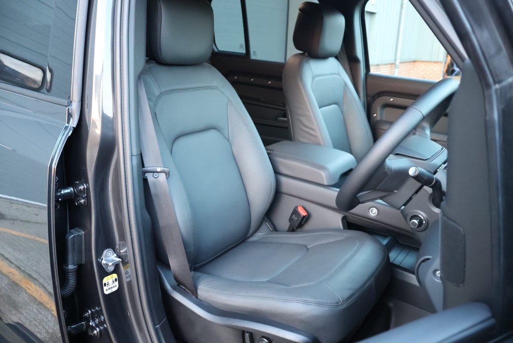 Land Rover Defender 110 2026  MODEL D350 HARD TOP X-DYNAMIC HSE SEEKER STYLED  REAR GENUINE SEATS 24