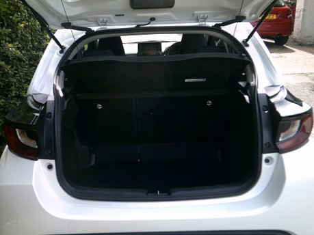 Toyota Yaris ICON FHEV ONLY 17,000 MILES FROM NEW 10