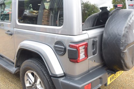 Jeep Wrangler Sahara Multijet II 23