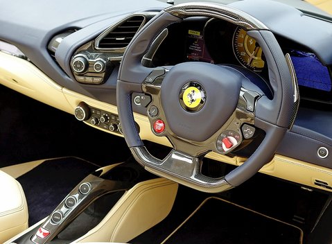 Ferrari 488 Spider 16