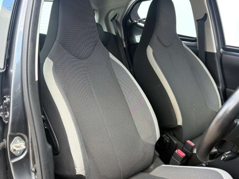 Toyota Aygo 1.0 Aygo X-Play TSS VVT-i 5dr 8