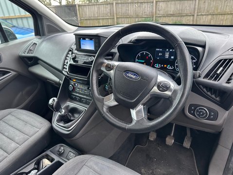 Ford Grand Tourneo Connect TITANIUM TDCI 19