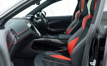 Aston Martin DBX 707 15