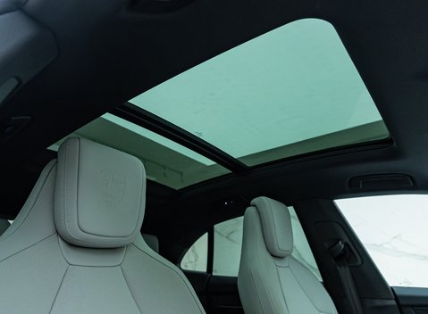 Porsche Macan 4 Electric 16