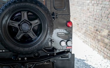 Land Rover Defender 90 XS T40S 24