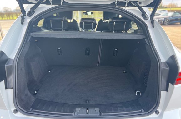 Jaguar E-Pace R-DYNAMIC SE 37