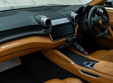 Ferrari GTC4 Lusso V12 19