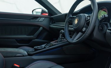 Porsche 911 GT3 (992) 13