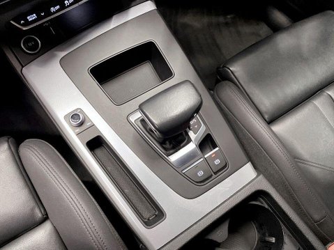 Audi Q5 2.0 TDI 40 Sport SUV 5dr Diesel S Tronic quattro Euro 6 (s/s) (204 ps) Air 17