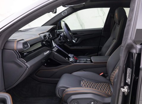 Lamborghini Urus V8 10