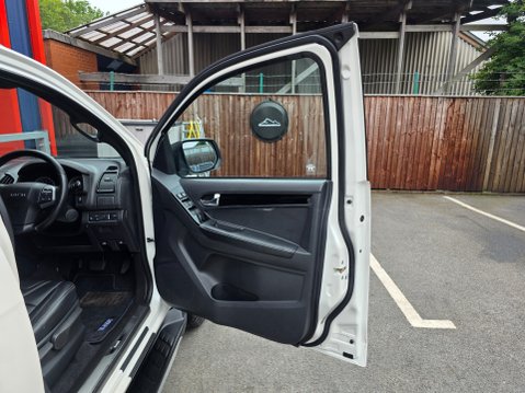Isuzu D-Max BLADE DCB 23