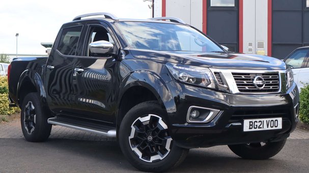Nissan Navara 2.3 dCi Tekna Pickup Double Cab 4dr Diesel Auto 4WD Euro 6 (190 ps) Service History