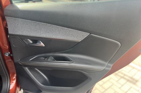 Peugeot 3008 1.6 PURETECH S/S GT LINE AUTO 26