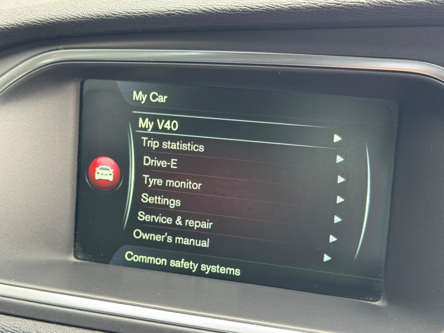 2015 Volvo V40 — image 26