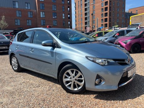 Toyota Auris ICON VALVEMATIC.. AUTOMATIC.. 9 MAIN DEALER SERVICES.. STUNNING EXAMPLE