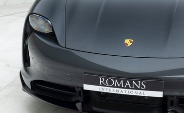 Porsche Taycan Turbo S Cross Turismo 25