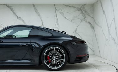 Porsche 911 Carrera 4S (992) 32