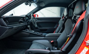 Porsche 911 GT3 (992) 18