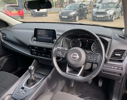 Nissan Qashqai 1.3 Qashqai Acenta Premium DiG-T MHEV 5dr 17