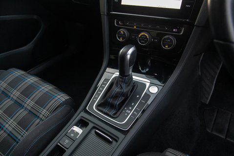 Volkswagen Golf GTE ADVANCE DSG 34