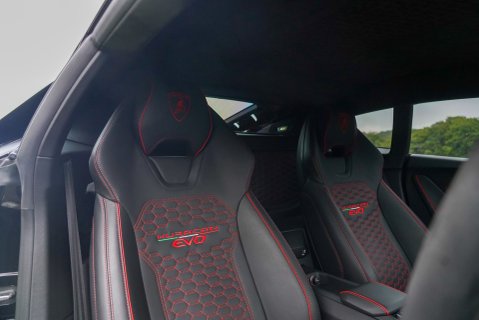 Lamborghini Huracan LP 640-4 EVO 10