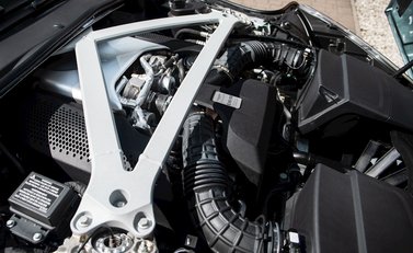 Aston Martin DB11 V8 25