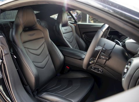 Aston Martin DBS Superleggera 12