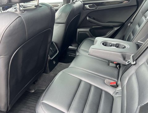 Porsche Macan 3.0 Macan S Semi-Auto 4WD 5dr 45