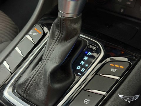 Hyundai IONIQ 1.6 h-GDi Premium DCT Euro 6 (s/s) 5dr 27