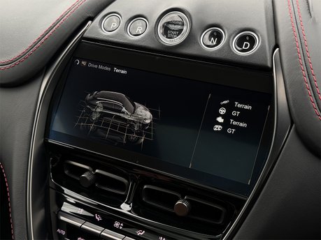 Aston Martin DBX V8 72