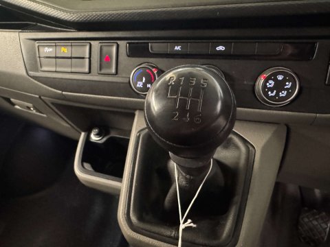 Volkswagen Transporter 2.0 Transporter T28 Highline TDI 23