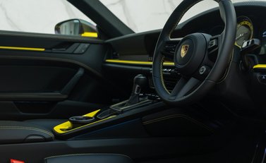 Porsche 911 GT3 TOURING (992) 13