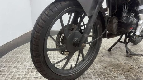 Honda CB GLR 125 2017 GOOD RUNNING PROJECT BIKE SPARES OR REPAIR 125CC 23