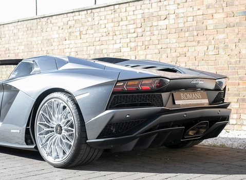 Lamborghini Aventador S LP740-4 Roadster 25