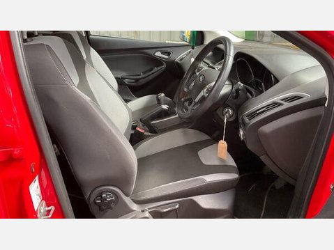 Ford Focus 1.0T EcoBoost Zetec Navigator Euro 5 (s/s) 5dr 4