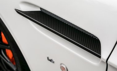 Aston Martin V12 Vantage AMR 29
